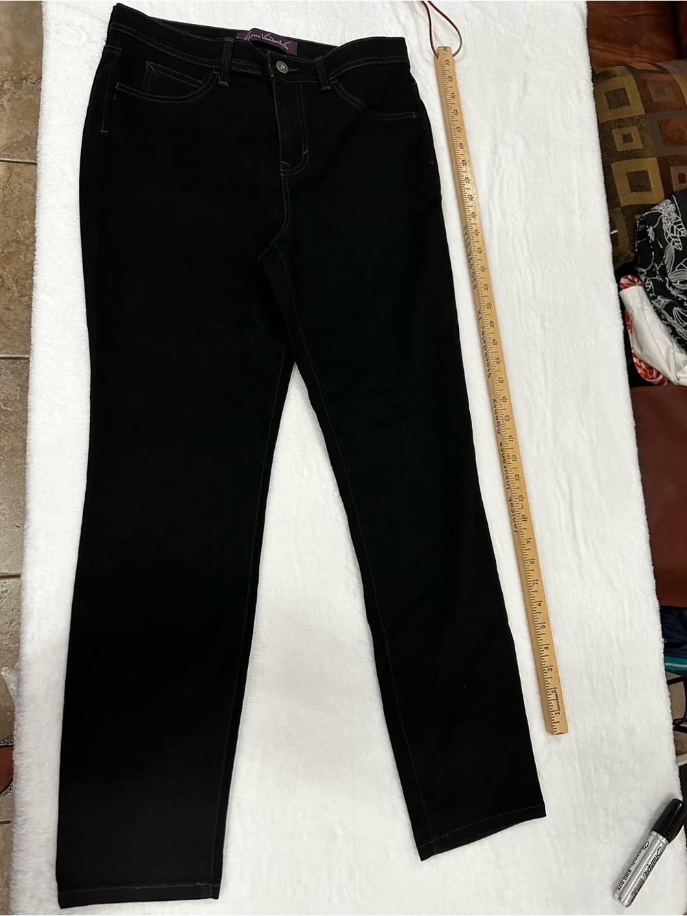 Gloria Vanderbilt Black Skinny Jeans with Classic Five-Pocket Cut